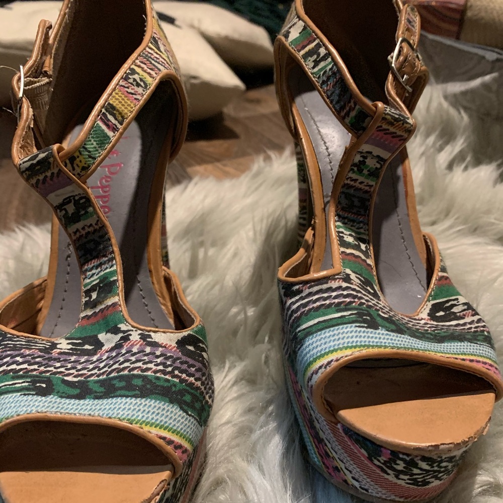 Aztec heels! - Picture 2 of 4